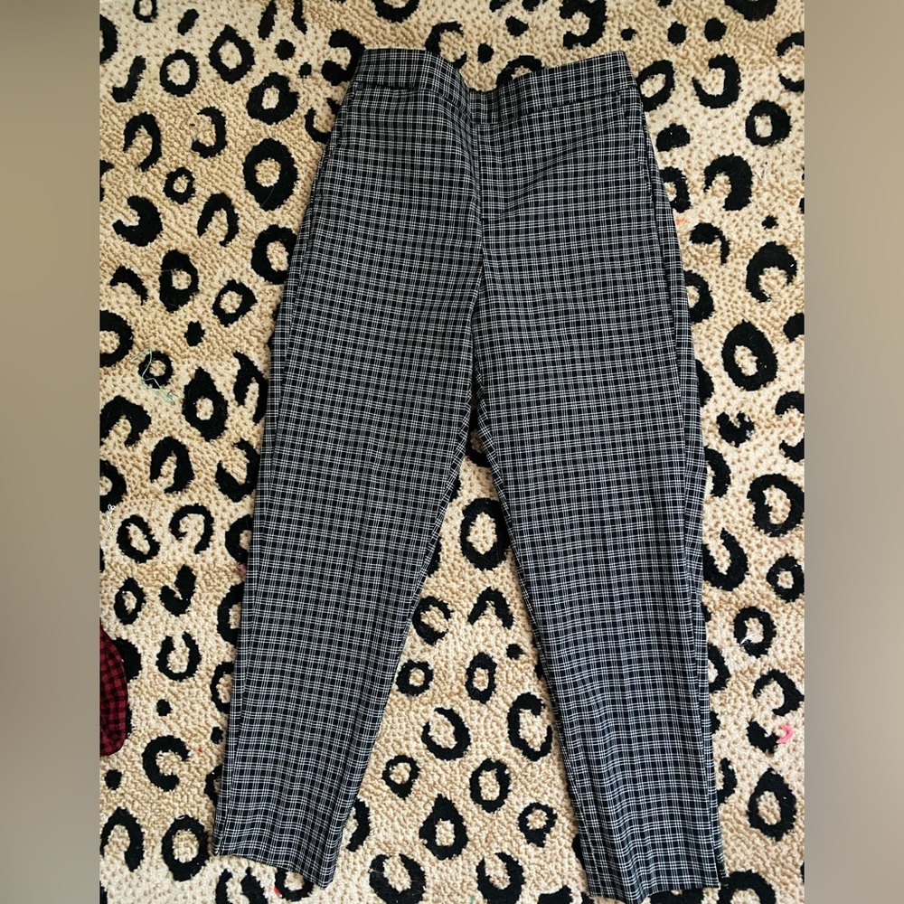 Cropped black pants